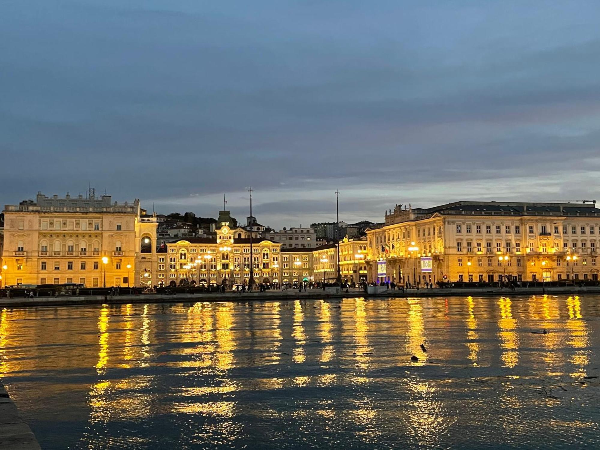 Le Vie Del Vento - Garibaldi Apartment Trieste Bagian luar foto